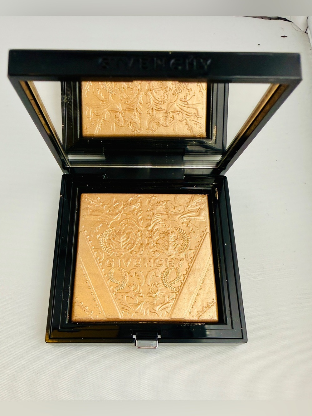 Givenchy Teint Couture Powder in Shimmer Powder Shimmery Gold 02 New without box